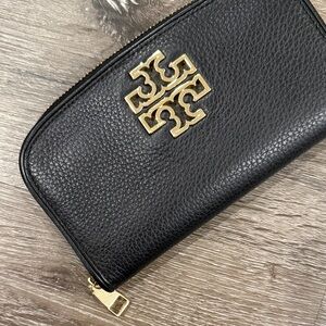Tory Burch Black Pebbled Leather Zip Wallet
